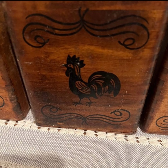 Vintage Rustic Brown Wooden Canister Set with Rooster Design, set of 4, see pics - Picture 5 of 6